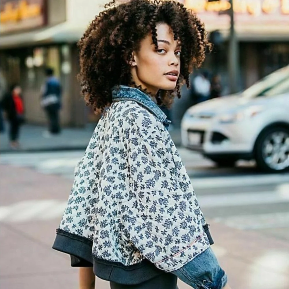 Free People Ditsy Denim Mixed Fabric Quilted Jacket SZ M / L Blue Off White - Picture 2 of 12